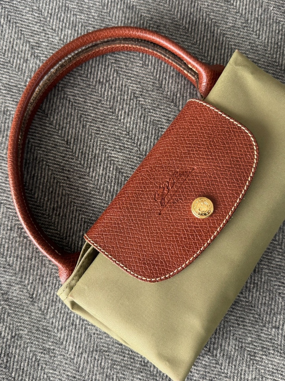 LONGCHAMP, LE PLIAGE HANDBAG IN SAGEY GREEN COLOR